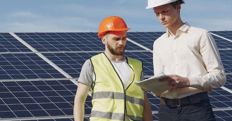 Czy wiesz, że magazyny energii do fotowoltaiki mogą być również wykorzystywane w systemach hybrydowych?